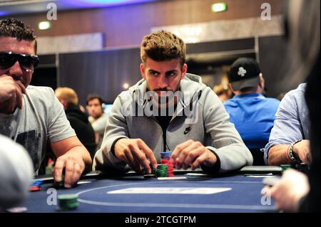 Barcelona. 09/02/2013. Der ehemalige FC Barcelona und Real Madrid Spieler Ronaldo hat an einem Pokerspiel im Casino Barcelona teilgenommen. Gerard Pique Fotografiert Ines Baucells. Archdc Ines Baucells. Quelle: Album / Archivo ABC / Inés Baucells Stockfoto