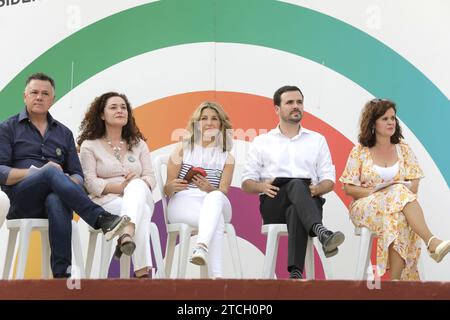 Two Sisters (Sevilla), 14.06.2022. Zentrale Kampagnenveranstaltung für Por Andalucía unter Teilnahme der zweiten Vizepräsidentin der Regierung, Yolanda Díaz, des Ministers für soziale Rechte und Generalsekretärs von Podemos, Ione Belarra; der Minister für Verbrauch und Bundeskoordinator der IU, Alberto Garzón, zusammen mit der Kandidatin für die Präsidentschaft des Vorstands, Inma Nieto, im nationalen Auditorium. Foto: Raúl Doblado. ARCHSEV. Quelle: Album / Archivo ABC / Raúl Doblado Stockfoto