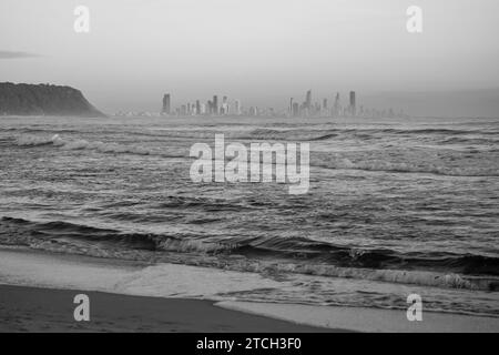 Die Gold Coast Skyline Australien in Schwarz-weiß Stockfoto