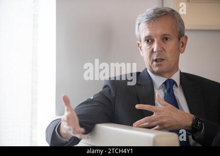 Santiago de Compostela, 10.06.2022. Interview mit Alfonso Rueda, Präsident der Xunta de Galicia. Foto: Miguel Muñiz. ARCHDC. Quelle: Album / Archivo ABC / Miguel Muñiz Stockfoto