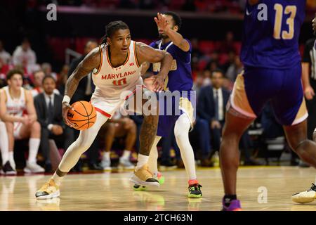 College Park, MD, USA. Dezember 2023. Julian Reese (10) fährt während des NCAA-Basketballspiels zwischen den Alcorn State Braves und den Maryland Terrapins im Xfinity Center in College Park, MD, zum Korb. Reggie Hildred/CSM/Alamy Live News Stockfoto