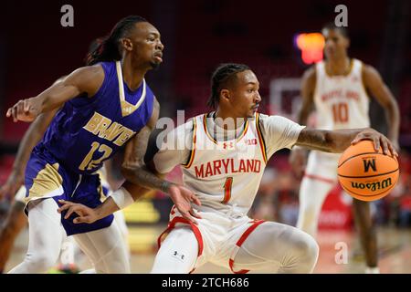 College Park, MD, USA. Dezember 2023. Der Maryland Terrapins-Wachmann Jahmir Young (1) dribbelt den Ball während des NCAA-Basketballspiels zwischen den Alcorn State Braves und den Maryland Terrapins im Xfinity Center in College Park, MD. Reggie Hildred/CSM/Alamy Live News Stockfoto