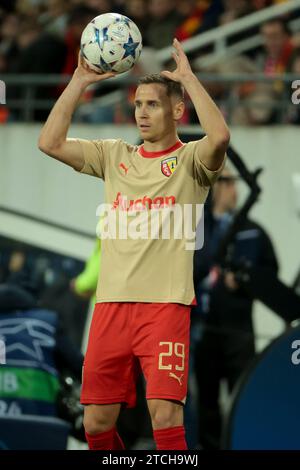 Linse, Frankreich. Dezember 2023. Przemyslaw Frankowski von Lens während der UEFA Champions League, Gruppe B Fußballspiel zwischen RC Lens und Sevilla FC am 12. Dezember 2023 im Bollaert-Delelis Stadion in Lens, Frankreich - Foto Jean Catuffe/DPPI Credit: DPPI Media/Alamy Live News Stockfoto