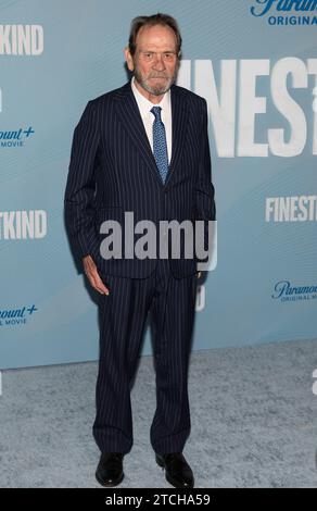 Los Angeles, USA. Dezember 2023. Tommy Lee Jones nimmt am 12. Dezember 2023 an Paramount’s Special Screening von FINESTKIND im Pacific Design Center in Los Angeles Teil. (Foto: Corine Solberg/SipaUSA) Credit: SIPA USA/Alamy Live News Stockfoto