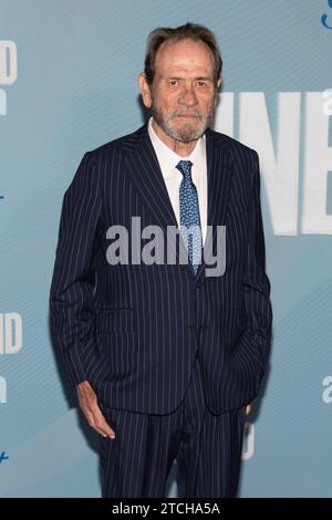 Los Angeles, USA. Dezember 2023. Tommy Lee Jones nimmt am 12. Dezember 2023 an Paramount’s Special Screening von FINESTKIND im Pacific Design Center in Los Angeles Teil. (Foto: Corine Solberg/SipaUSA) Credit: SIPA USA/Alamy Live News Stockfoto