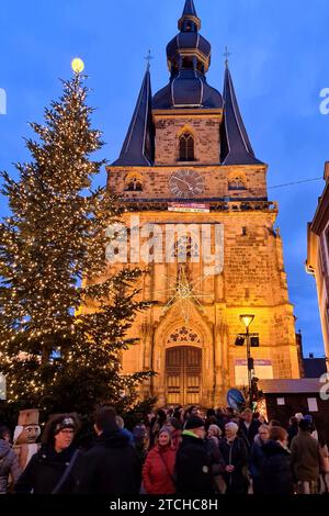 St. Wendel Themenfoto. Weihnachten, Weihnachtsmarkt, St. Wendel, Saarland, Deutschland, 11.12.2023 Festlich beleuchteter Weihnachsbaum auf dem Weihnachtsmarkt mit der Wendalinusbasilika in St. Wendel, Saarland Themenfoto. Weihnachten, Weihnachtsmarkt, St. Wendel, Saarland, Deutschland, 11.12.2023 *** St. Wendel Themenfoto Weihnachten, Weihnachtsmarkt, St. Wendel, Saarland, Deutschland, 11 12 2023 weihnachtlich beleuchteter Weihnachtsbaum auf dem Weihnachtsmarkt mit der Wendalinusbasilika in St. Wendel, Saarland Themenfoto Weihnachten, Weihnachtsmarkt, St. Wendel, Saarland, Deutschland, 11 12 2023 Copyright: Stockfoto