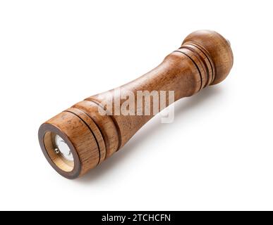 Hölzerne Pfeffermühle auf weißem Hintergrund. Stockfoto