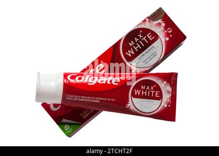 Tube Colgate Max White leuchtende Fluorid-Zahnpasta auf Box, klinisch erwiesen entfernt bis zu 100 % der Oberflächenflecken, weißere Zähne rundum Stockfoto