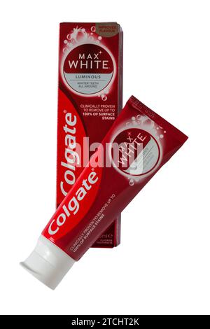 Tube Colgate Max White leuchtende Fluorid-Zahnpasta auf Box, klinisch erwiesen entfernt bis zu 100 % der Oberflächenflecken, weißere Zähne rundum Stockfoto