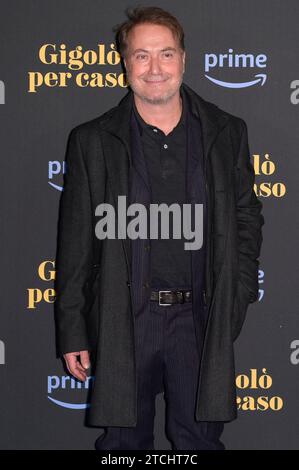 Corrado Guzzanti bei der Premiere der Amazon Prime Video Serie GigolÃ² per caso im Castello di Torcrescenza. Rom, 12.12.2023 *** Corrado Guzzanti bei der Premiere der Amazon Prime Video-Serie Gigolò per caso im Castello di Torcrescenza Rom, 12 12 2023 Foto:XA.XM.xTinghinox/xFuturexImagex gigolo 3209 Stockfoto