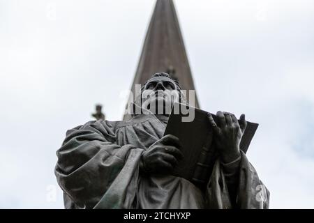 Lutherdenkmal vor der Kaufmannskirche in Erfurt, Thüringen Stockfoto