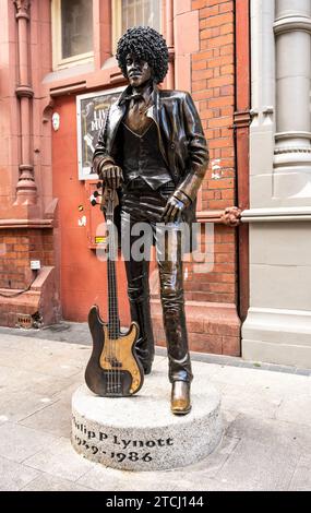 Bronzestatue von Phil Lynott vom Bildhauer Paul Daly in der Harry Street, Dublin City Centre, Irland Stockfoto