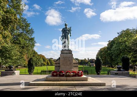 Armagh war Memorial am Anfang der Mall, einem breiten Grasfeld im Stadtzentrum von Armagh, Nordirland Stockfoto