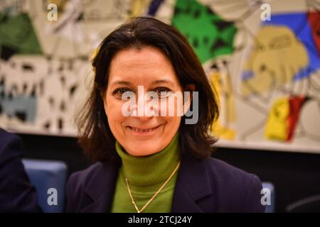 Paris, Frankreich. Dezember 2023. Die Präsidentin des Kulturausschusses der Nationalversammlung, Isabelle Rauch, sieht bei einer Anhörung in Paris, Frankreich, am 13. Dezember 2023 zu. Foto: Firas Abdullah/ABACAPRESS.COM Credit: Abaca Press/Alamy Live News Stockfoto