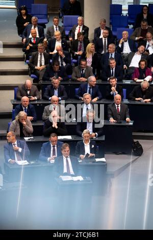 AFD Bundestag DEU, Deutschland, Deutschland, Berlin, 28.11.2023 Fraktion der AfD mit Vorsitzenden Bernd Baumann, Tino Chrupalla und Alice Weidel der AfD , Alternative für Deutschland, waehrend der Debatte bei der Sitzung des Deutschen Bundestages ueber eine Erklaerung an den Bundestag zur Haushaltsentscheidung im Deutschen Bundestag in Berlin Deutschland en: AFD-Fraktion mit den Vorsitzenden Bernd Baumann , Tino Chrupalla und Alice Weidel von der AfD Alternative für Deutschland während der Debatte in der Sitzung des Deutschen Bundestages über eine Erklärung vor dem Bundestag zum Haushaltsbeschluss in t Stockfoto