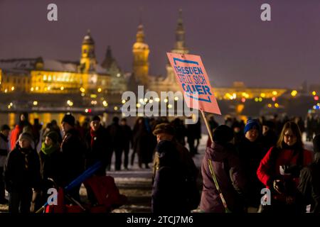 Dresdner Menschenkette als Protest gegen den Nazi-marsch Stockfoto