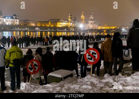 Dresdner Menschenkette als Protest gegen den Nazi-marsch Stockfoto