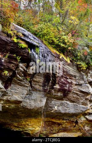 A Bridal Veil Falls, in der Nähe von Highlands, North Carolina im Herbst Stockfoto
