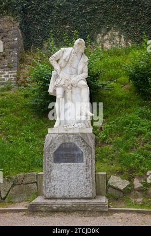 Shakespeare-Denkmal von Otto Lessing und die künstliche Ruine im Park am Fluss ILM Stockfoto