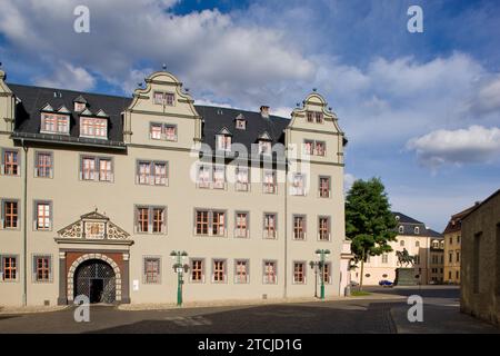 Der Rote Palast wurde zwischen 1574 und 1576 als Witwenresidenz der Herzogin Dorothea Susanne erbaut. Heute beherbergt der Rote Palast die Forschung Stockfoto