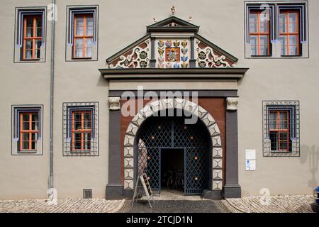 Der Rote Palast wurde zwischen 1574 und 1576 als Witwenresidenz der Herzogin Dorothea Susanne erbaut. Heute beherbergt der Rote Palast die Forschung Stockfoto