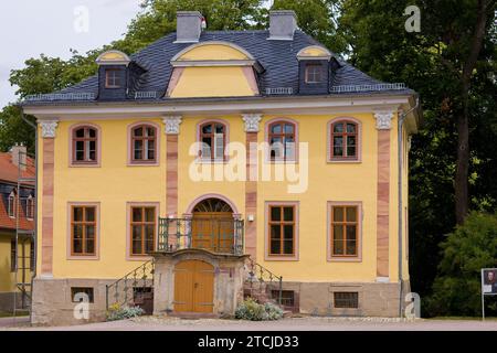 Das Schloss Belvedere ist ein aufwendig gestalteter Lustpalastkomplex in der Nähe der Stadt Weimar. Der gesamte Komplex, einschließlich des Parks mit seinen vielen exotischen Stockfoto