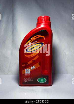 Surakarta, Indonesien - 20. November 2023 : Mesran B Diesel Engine Oil, API Service CD/SF SAE 40 für Dieselmotor 1000 ml. Pertamina Stockfoto