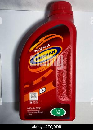Surakarta, Indonesien - 20. November 2023 : Mesran B Diesel Engine Oil, API Service CD/SF SAE 40 für Dieselmotor 1000 ml. Pertamina Stockfoto