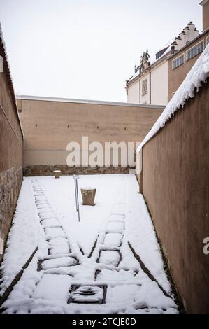 18.01.2023 Bautzen: Blick in die Außenanlagen der Gedenkstätte Bautzen im Winter, zum Gedenken an die Opfer der beiden Gefängnisse Bautzen I und II in der ehemaligen Sonderhaftanstalt Bautzen II, dem umgangssprachlichen Stasi-Knast der Staatssicherheit in der Deutschen Demokratischen Republik DDR. *** 18 01 2023 Bautzen Blick auf das Gelände der Gedenkstätte Bautzen im Winter, zum Gedenken an die Opfer der beiden Gefängnisse Bautzen I und II im ehemaligen Sondergefängnis Bautzen II, dem umgangssprachlichen Stasi-Gefängnis der Staatssicherheit der DDR Stockfoto