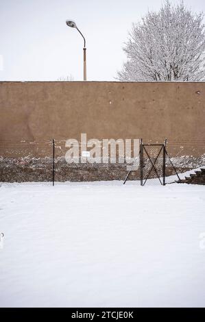 18.01.2023 Bautzen: Blick in die Außenanlagen der Gedenkstätte Bautzen im Winter, zum Gedenken an die Opfer der beiden Gefängnisse Bautzen I und II in der ehemaligen Sonderhaftanstalt Bautzen II, dem umgangssprachlichen Stasi-Knast der Staatssicherheit in der Deutschen Demokratischen Republik DDR. *** 18 01 2023 Bautzen Blick auf das Gelände der Gedenkstätte Bautzen im Winter, zum Gedenken an die Opfer der beiden Gefängnisse Bautzen I und II im ehemaligen Sondergefängnis Bautzen II, dem umgangssprachlichen Stasi-Gefängnis der Staatssicherheit der DDR Stockfoto