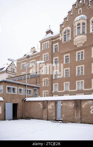 18.01.2023 Bautzen: Blick in die Außenanlagen der Gedenkstätte Bautzen im Winter, zum Gedenken an die Opfer der beiden Gefängnisse Bautzen I und II in der ehemaligen Sonderhaftanstalt Bautzen II, dem umgangssprachlichen Stasi-Knast der Staatssicherheit in der Deutschen Demokratischen Republik DDR. *** 18 01 2023 Bautzen Blick auf das Gelände der Gedenkstätte Bautzen im Winter, zum Gedenken an die Opfer der beiden Gefängnisse Bautzen I und II im ehemaligen Sondergefängnis Bautzen II, dem umgangssprachlichen Stasi-Gefängnis der Staatssicherheit der DDR Stockfoto