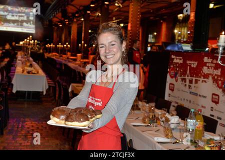 Rhea Harder / Charity-Veranstaltung / mehr als eine warme Mahlzeit / Hamburg / 12. Dezember 2023 *** Rhea Harder Charity Event More than a Hot Meal Hamburg 12. Dezember 2023 Stockfoto