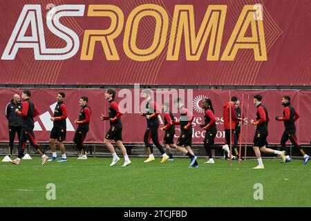 Rom, Italien. Dezember 2023. AS Roma-Spieler trainieren am Tag vor dem Fußballspiel der Europa League Group G zwischen AS Roma und Sheriff im Sportzentrum Fulvio Bernardini in Rom (Italien), 13. Dezember 2023. Quelle: Insidefoto di andrea staccioli/Alamy Live News Stockfoto