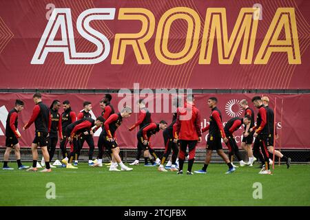 Rom, Italien. Dezember 2023. AS Roma-Spieler trainieren am Tag vor dem Fußballspiel der Europa League Group G zwischen AS Roma und Sheriff im Sportzentrum Fulvio Bernardini in Rom (Italien), 13. Dezember 2023. Quelle: Insidefoto di andrea staccioli/Alamy Live News Stockfoto