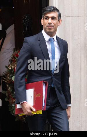 London, Großbritannien. Dezember 2023. Der britische Premierminister Rishi Sunak verlässt die Downing Street für PMQs. Quelle: Justin Ng/Alamy Live News. Stockfoto