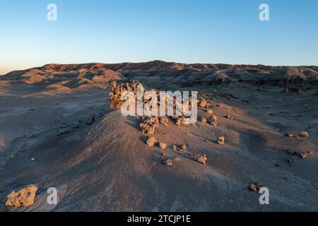 Fantastisch erodierte Sandsteinformationen am Fantasy Canyon Recreation Site bei Sonnenuntergang in der Nähe von Vernal, Utah. Stockfoto