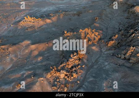 Fantastisch erodierte Sandsteinformationen am Fantasy Canyon Recreation Site bei Sonnenuntergang in der Nähe von Vernal, Utah. Stockfoto