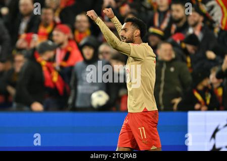 Linse, Frankreich. Dezember 2023. Angelo Fulgini (11) von RC Lens feiert, nachdem er am 6. Spieltag der UEFA Champions League in der Gruppe B in der Saison 2023-2024 zwischen Racing Club de Lens und dem FC Sevilla am 12. Dezember 2023 in Lens, Frankreich, das Siegtor 2-1 erzielt hat. (Foto: David Catry/Isosport) Credit: Sportpix/Alamy Live News Stockfoto