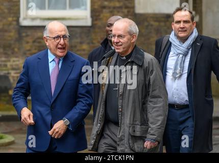 Justin Welby - Erzbischof von Canterbury - im Gespräch mit Ken Costa (Banker und christlicher Philanthropist - links) mit Dr. Charles Reed (Church of England f Stockfoto