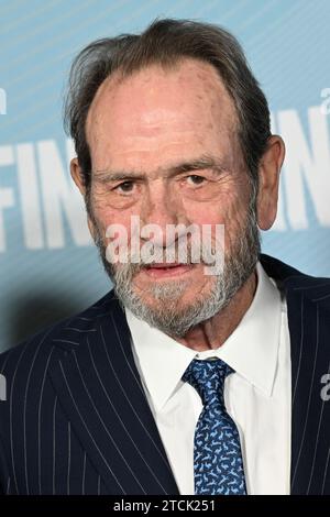 West Hollywood, USA. Dezember 2023. Tommy Lee Jones kam am 12. Dezember 2023 zur Premiere von „Finestkind“ in Los Angeles im Pacific Design Silverscreen Theatre in West Hollywood, Kalifornien. © ALO/AFF-USA.com Credit: AFF/Alamy Live News Stockfoto