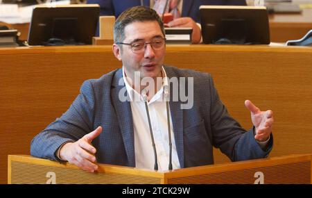 Namur, Belgien. Dezember 2023. PS' Eric Lomba-Gesten während einer Plenartagung des wallonischen Parlaments in Namur am Mittwoch, den 13. September 2023. BELGA PHOTO VIRGINIE LEFOUR Credit: Belga News Agency/Alamy Live News Stockfoto