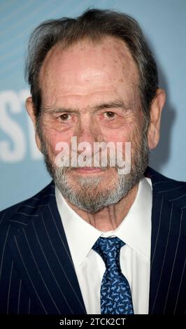 West Hollywood, USA. Dezember 2023. Tommy Lee Jones kam am 12. Dezember 2023 zur Premiere von „Finestkind“ in Los Angeles im Pacific Design Silverscreen Theatre in West Hollywood, Kalifornien. © ALO/AFF-USA.com Credit: AFF/Alamy Live News Stockfoto