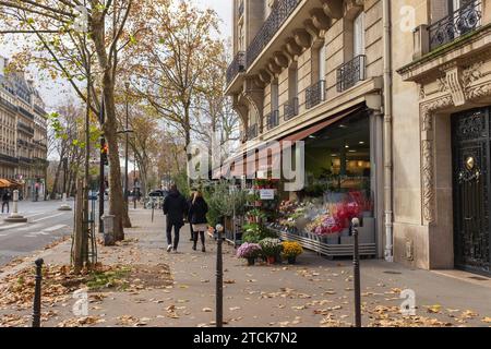 Paris, Frankreich, 2023. Ein Blumenladen-Boulevard Henri IV. Im 4. Arrondissement Stockfoto