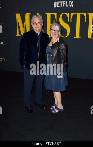 Fred Berner und Begleitung beim Special Screening des Netflix Films 'Maestro' im Academy Museum of Motion Pictures. Los-Winkel, 12.12.2023 Stockfoto