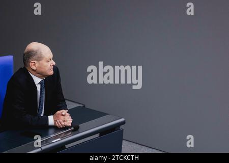 Berlin, Deutschland . Dezember 2023. OLAF Scholz (SPD), Bundeskanzler, anlässlich einer Sitzung des Deutschen Bundestages am 13. Dezember 2023 in Berlin. Quelle: dpa/Alamy Live News Stockfoto