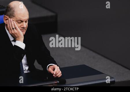 Berlin, Deutschland . Dezember 2023. OLAF Scholz (SPD), Bundeskanzler, anlässlich einer Sitzung des Deutschen Bundestages am 13. Dezember 2023 in Berlin. Quelle: dpa/Alamy Live News Stockfoto