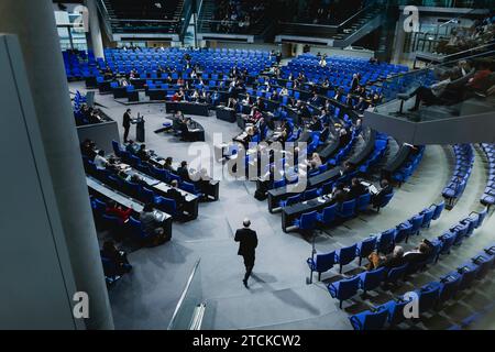 Berlin, Deutschland . Dezember 2023. OLAF Scholz (SPD), Bundeskanzler, anlässlich einer Sitzung des Deutschen Bundestages am 13. Dezember 2023 in Berlin. Quelle: dpa/Alamy Live News Stockfoto