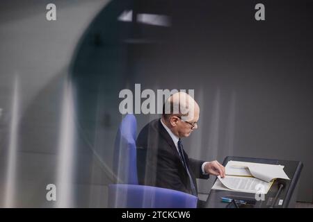 Berlin, Deutschland . Dezember 2023. OLAF Scholz (SPD), Bundeskanzler, anlässlich einer Sitzung des Deutschen Bundestages am 13. Dezember 2023 in Berlin. Quelle: dpa/Alamy Live News Stockfoto