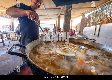 Bullit de Peix, cocinado al Fuego de de Aurosa, Restaurante El Bigotes, Cala Mastella, Sant Carles, Municipio Santa Eulària des Riu, Ibiza, Balearen Insel Stockfoto