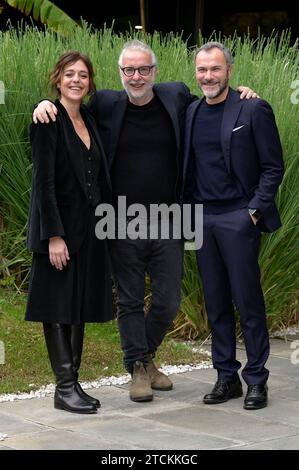 Vanessa Scalera, Luca Miniero und Massimiliano Gallo beim Photocall zum Rai TV-Film 'Napoli milionaria' bei RAI - Radiotelevisione Italiana. Rom, 13.12.2023 Stockfoto